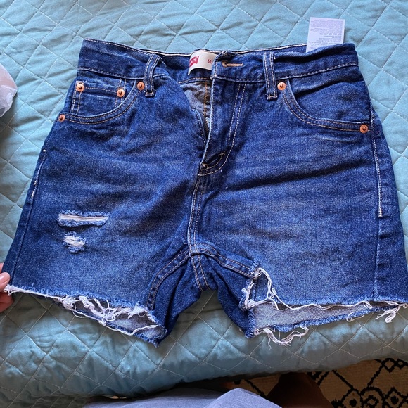 Levi shorts - Picture 2 of 2